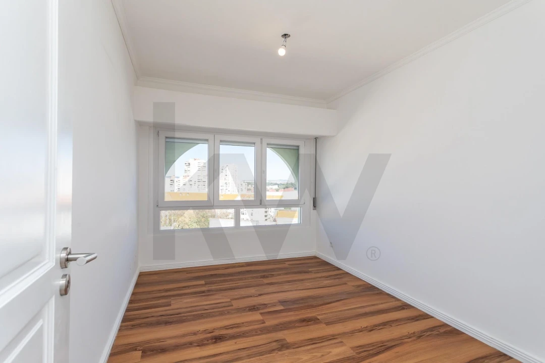 Apartamento T4 para Arrendamento em Areeiro Foto 12