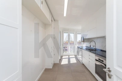 Apartamento T4 para Arrendamento em Areeiro