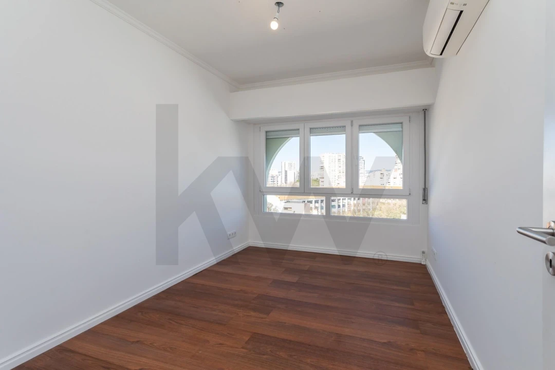 Apartamento T4 para Arrendamento em Areeiro Foto 20
