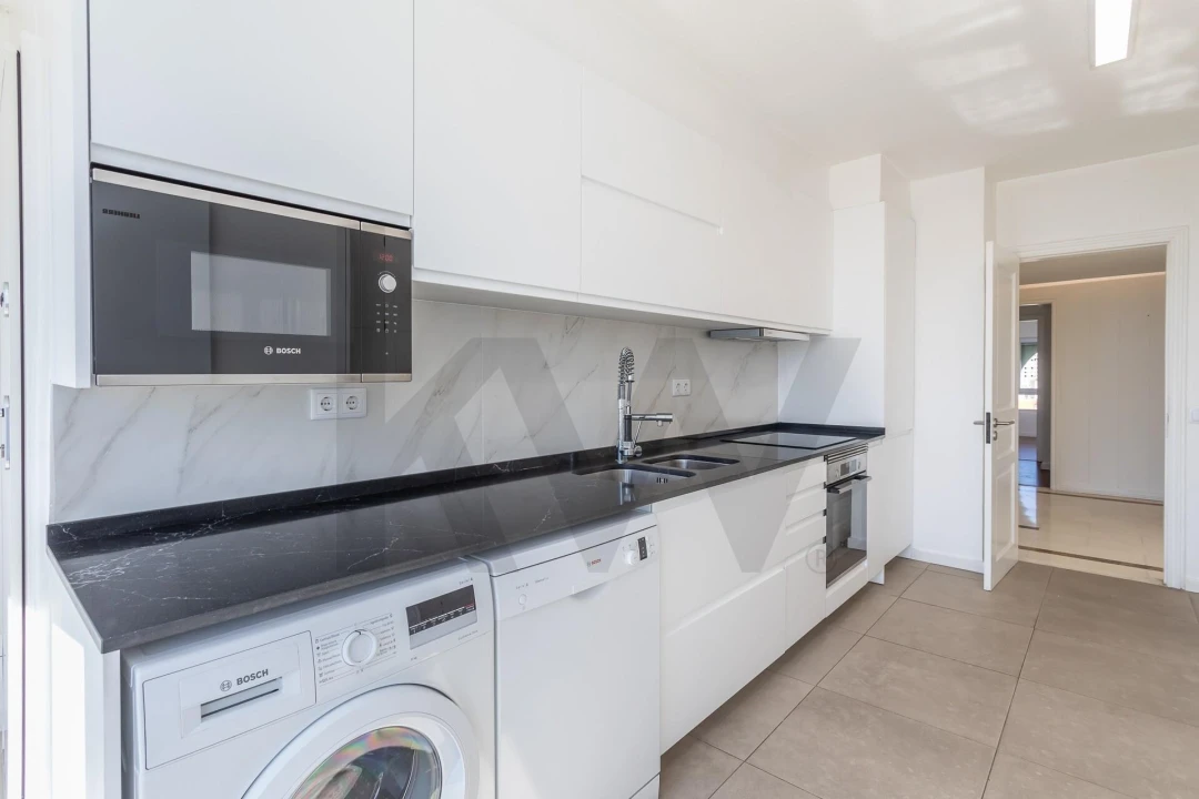 Apartamento T4 para Arrendamento em Areeiro Foto 40