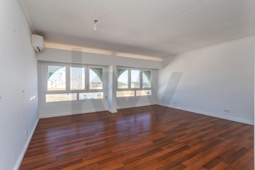 Apartamento T4 para Arrendamento em Areeiro Foto 23
