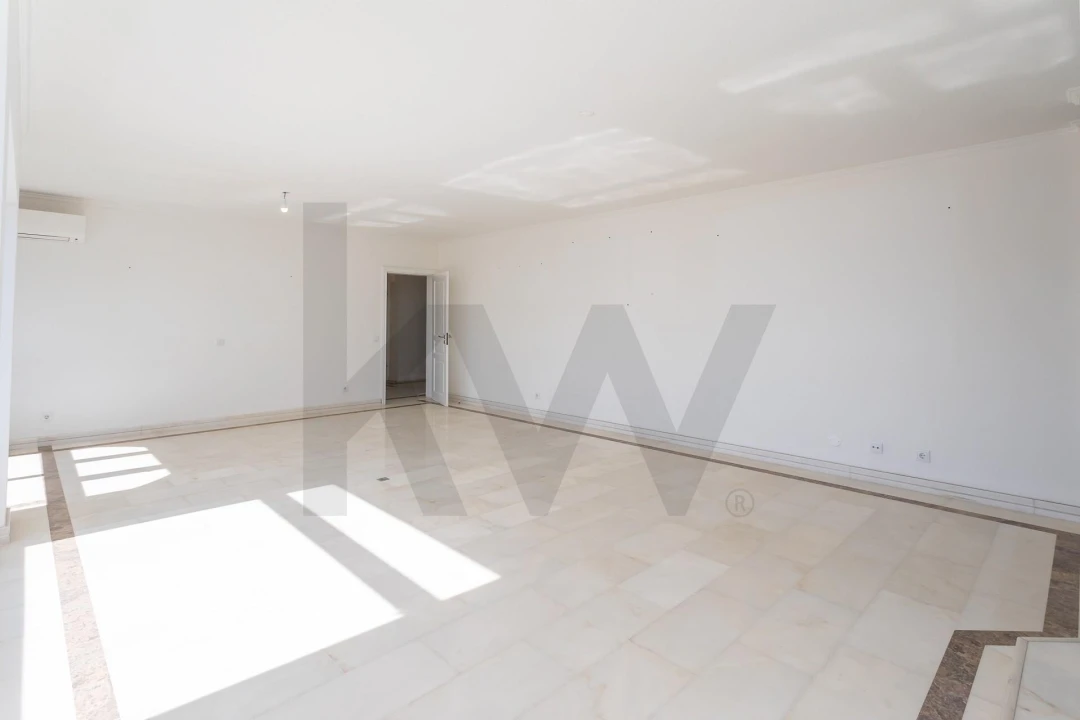 Apartamento T4 para Arrendamento em Areeiro Foto 8