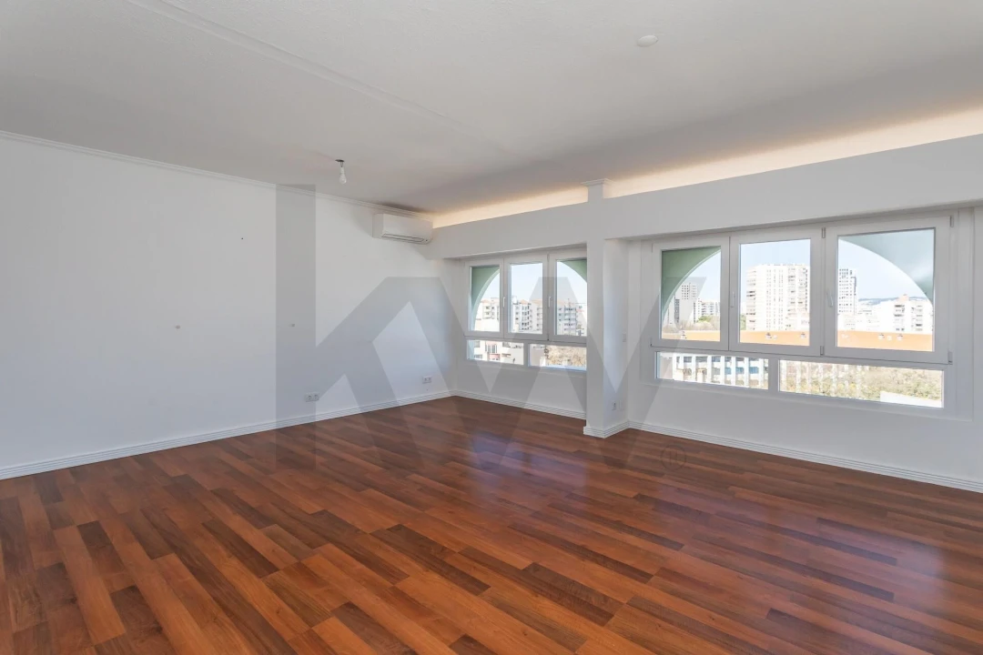 Apartamento T4 para Arrendamento em Areeiro Foto 28