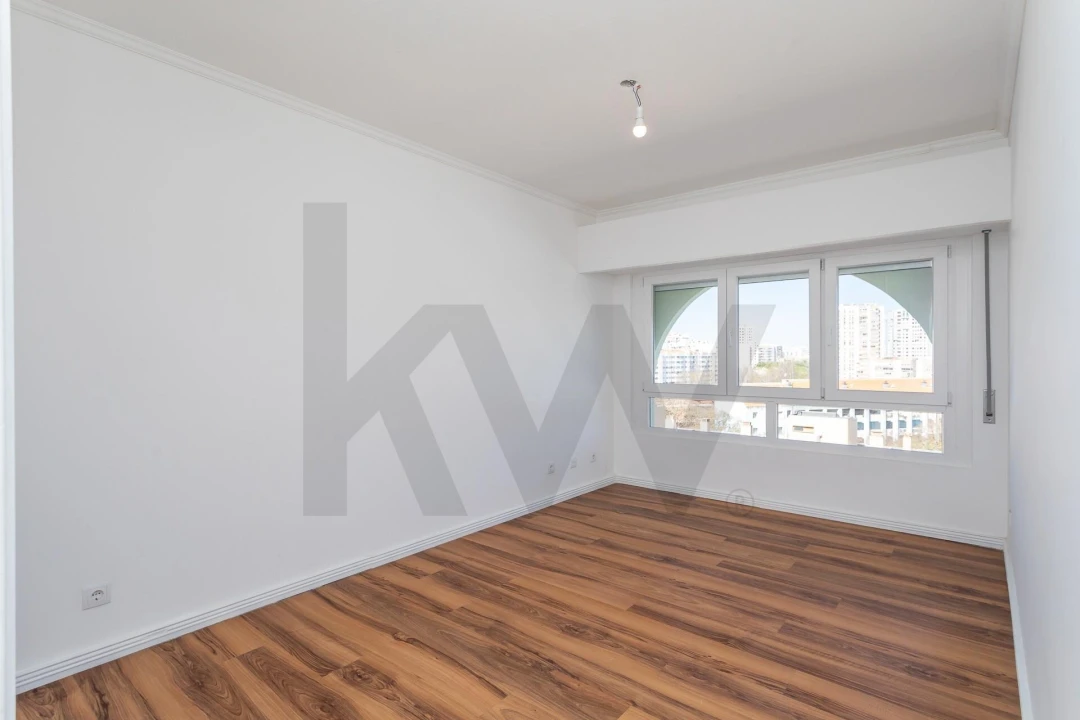 Apartamento T4 para Arrendamento em Areeiro Foto 14