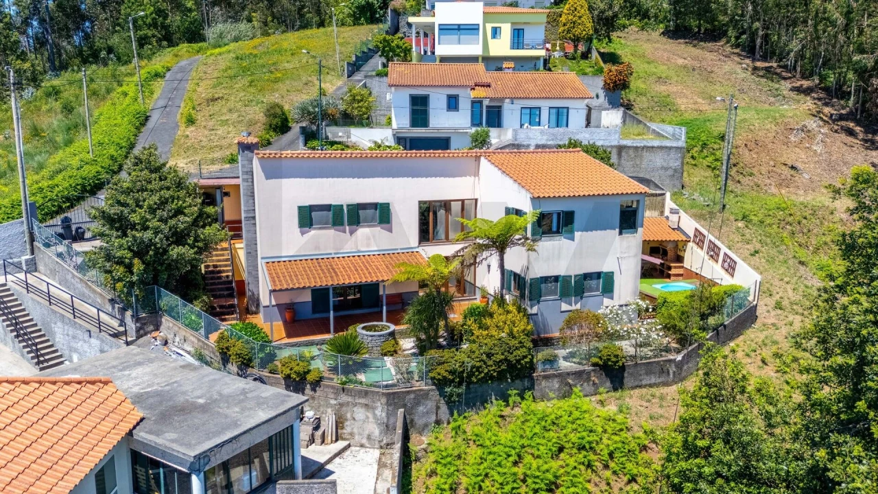 Moradia T3 para Venda em Camacha Foto 3