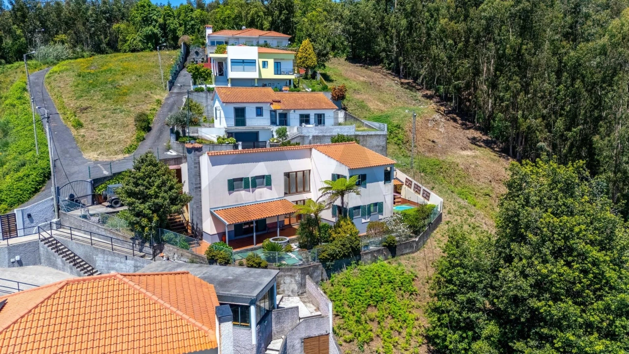 Moradia T3 para Venda em Camacha Foto 2