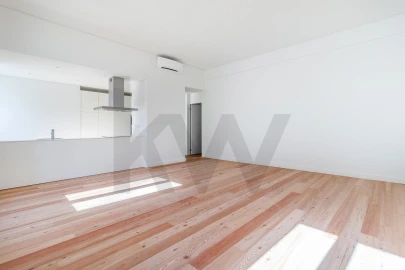 Apartamento T2 para Arrendamento em Santo António