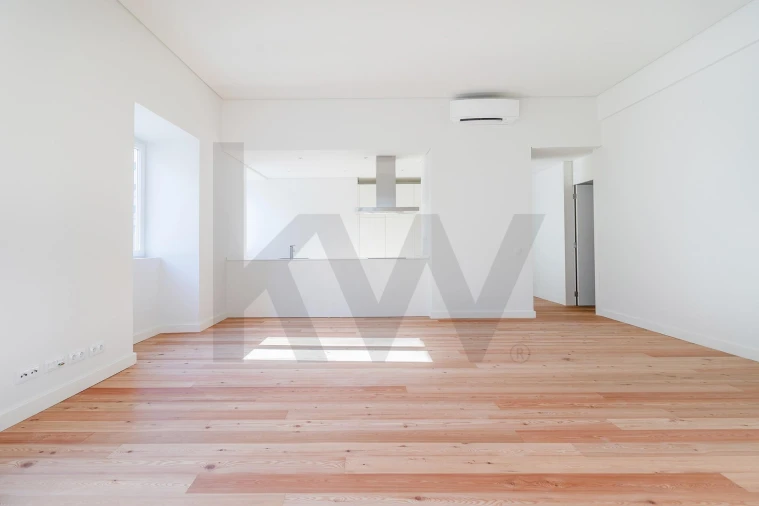 Apartamento T2 para Arrendamento em Santo António Foto 3