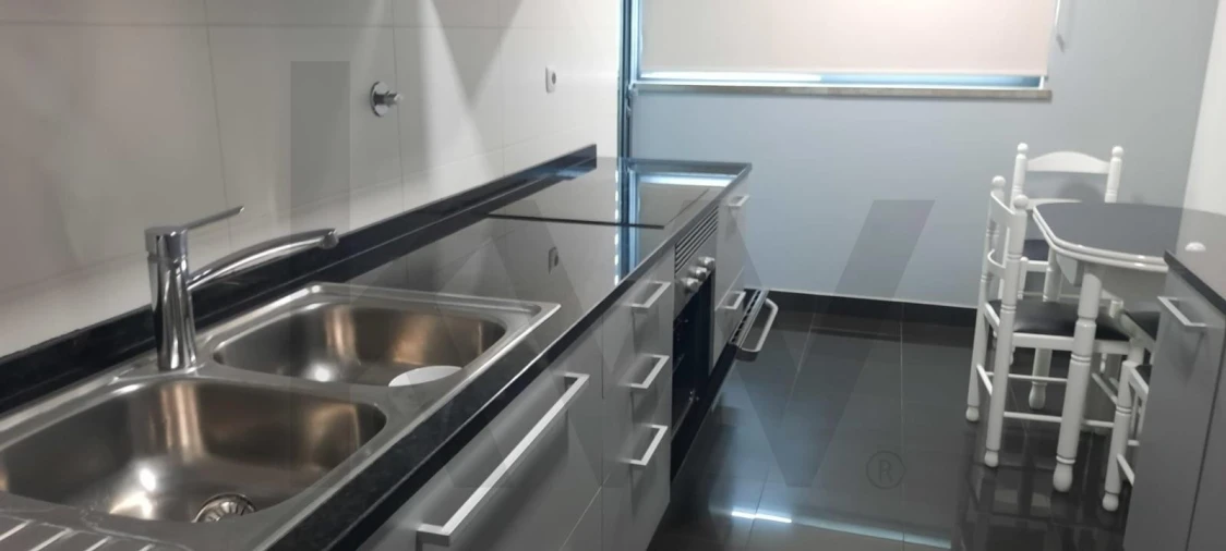 Apartamento T1 para Arrendamento em São Martinho Foto 6