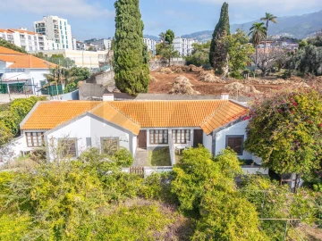 Quinta T4 para Venda em Funchal (São Pedro)