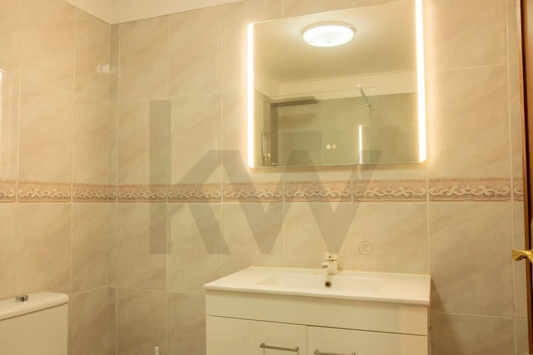 Apartamento T1 para Venda em Sesimbra (Santiago) Foto 24
