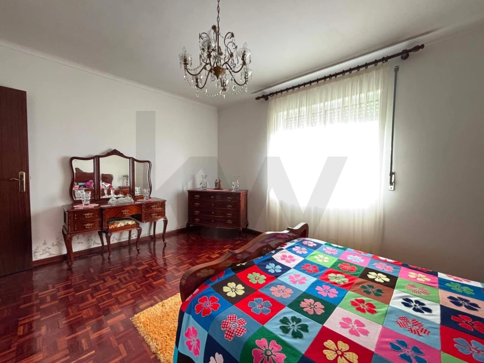 Moradia T5 para Venda em Capelas Foto 11