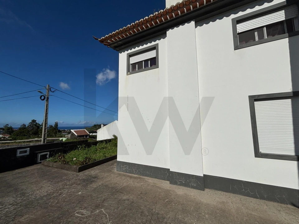 Moradia T5 para Venda em Capelas Foto 3