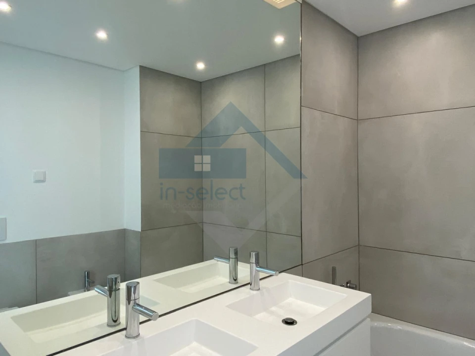 Apartamento T3 para Venda em Quarteira Foto 32