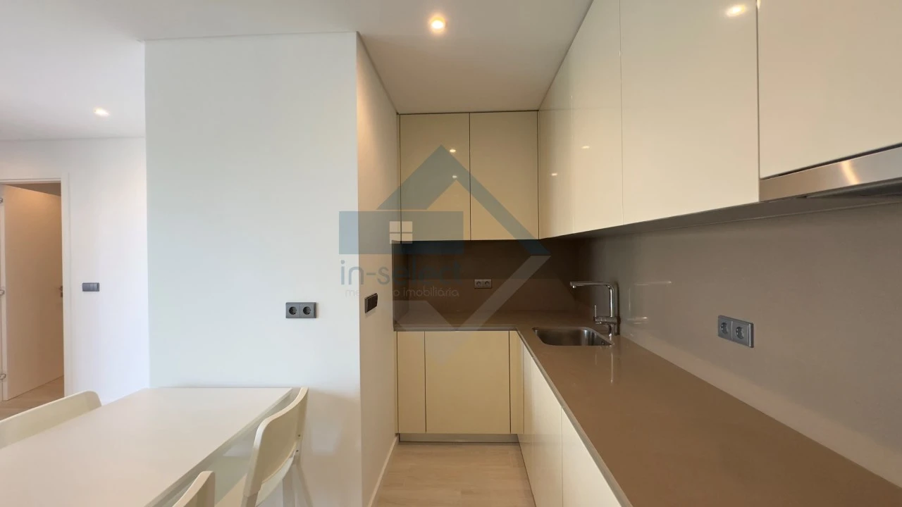 Apartamento T2 para Venda em Quarteira Foto 7