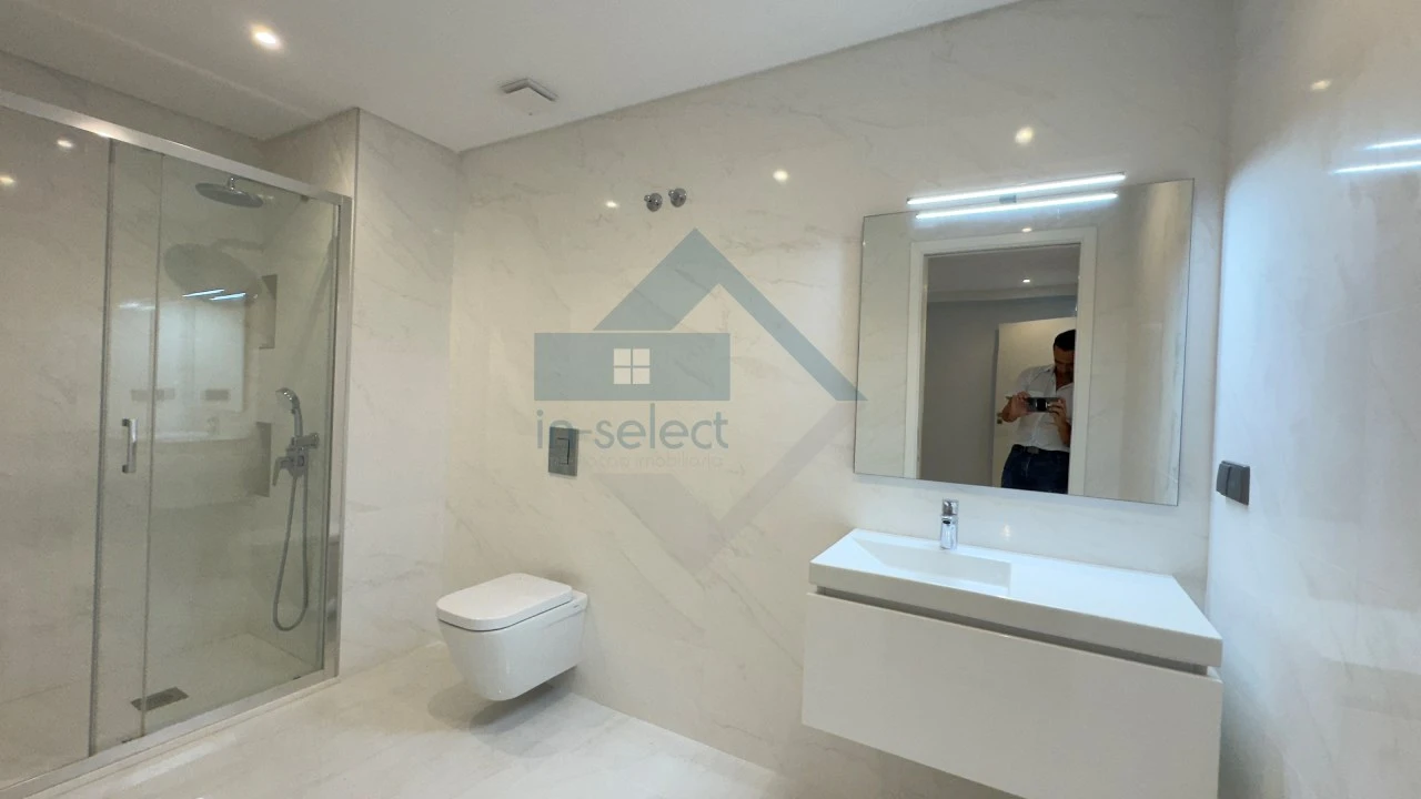 Apartamento T2 para Venda em Quarteira Foto 14
