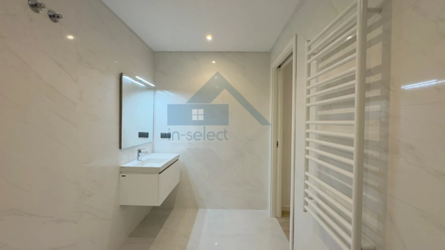 Apartamento T2 para Venda em Quarteira Foto 17