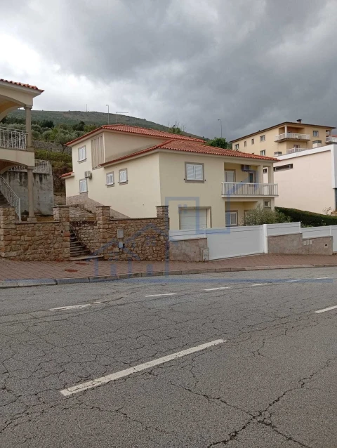 Moradia T5 para Venda em Torre de Moncorvo