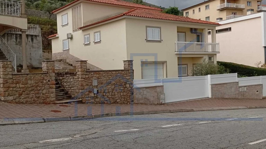 Moradia T5 para Venda em Torre de Moncorvo