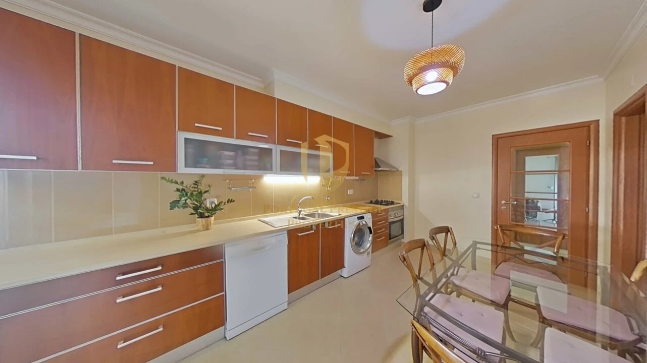 Apartamento T4 para Venda em Quelfes Foto 4