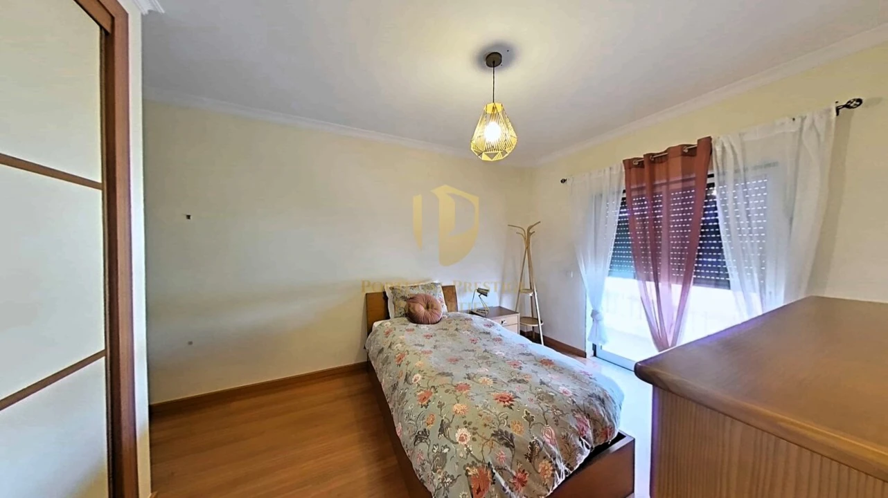 Apartamento T4 para Venda em Quelfes Foto 10