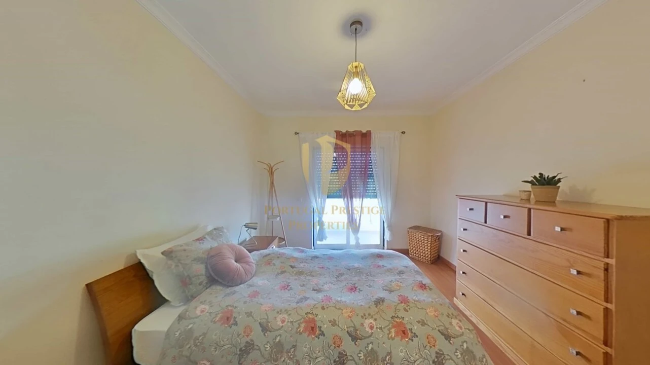 Apartamento T4 para Venda em Quelfes Foto 12
