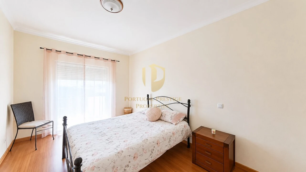 Apartamento T4 para Venda em Quelfes Foto 16