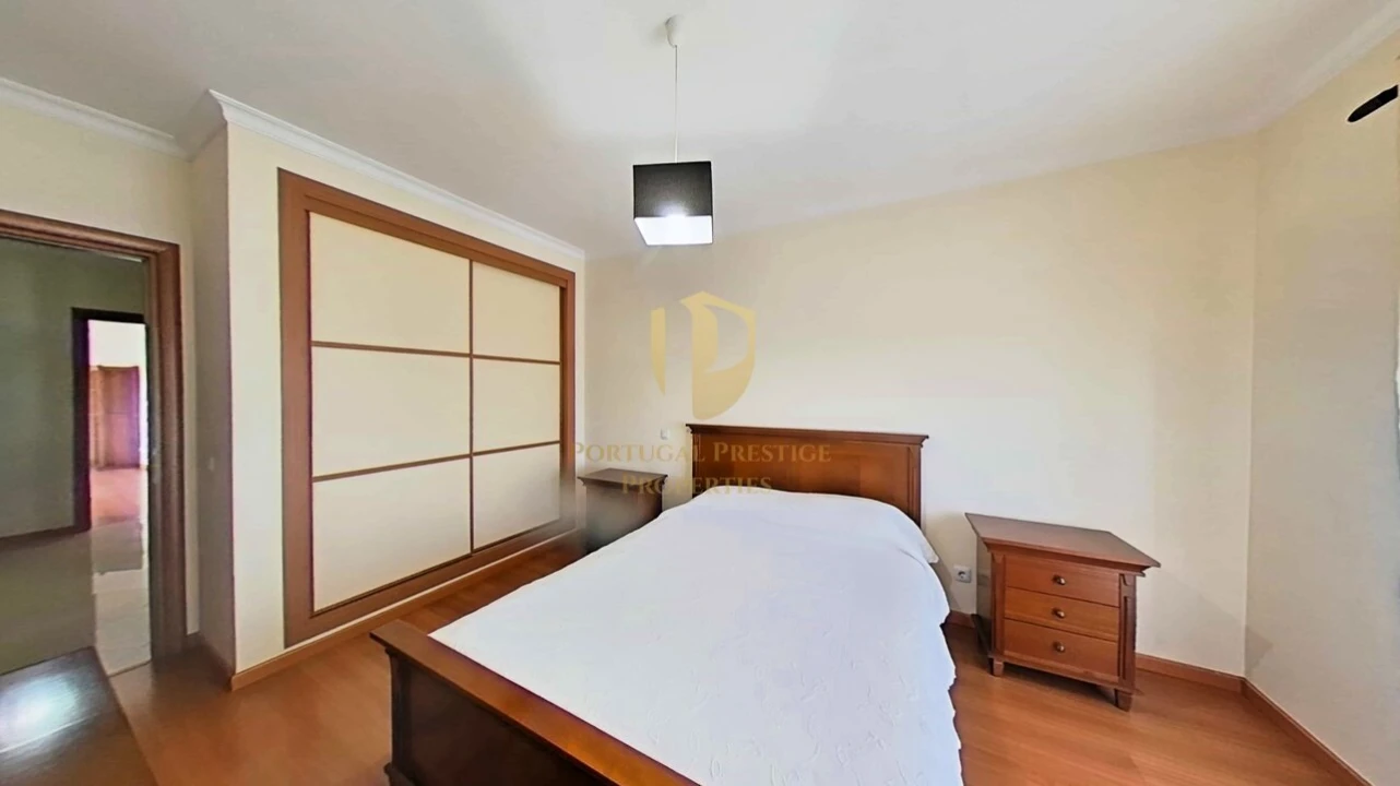 Apartamento T4 para Venda em Quelfes Foto 19