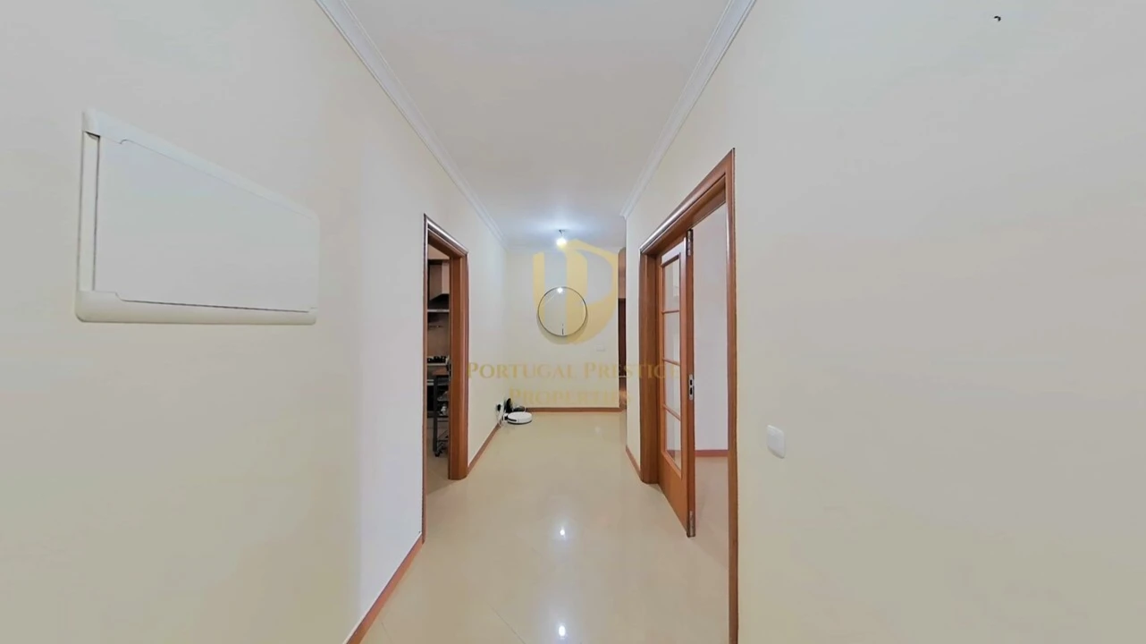 Apartamento T4 para Venda em Quelfes Foto 32