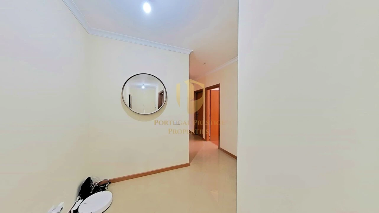 Apartamento T4 para Venda em Quelfes Foto 33
