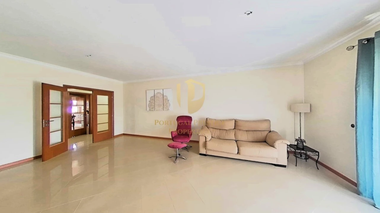 Apartamento T4 para Venda em Quelfes Foto 34