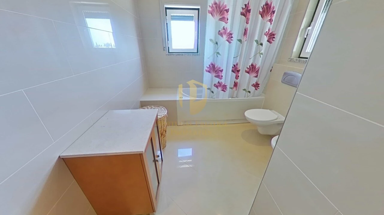 Apartamento T4 para Venda em Quelfes Foto 30