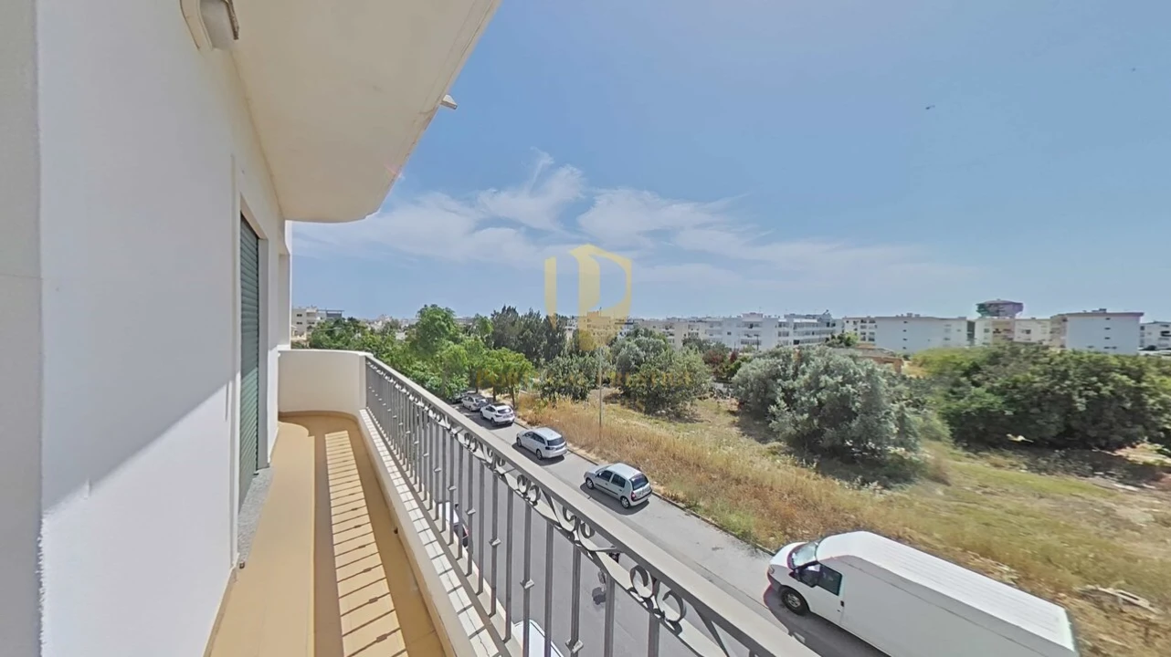 Apartamento T4 para Venda em Quelfes Foto 28