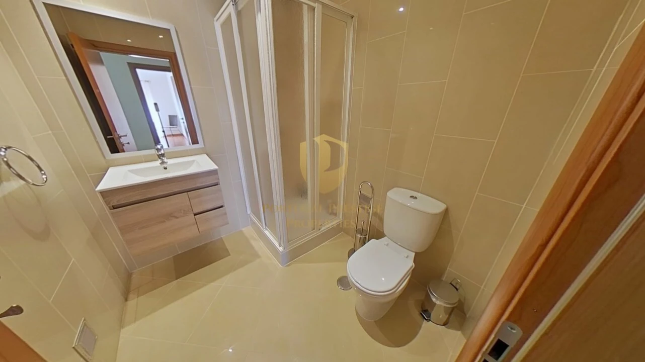 Apartamento T4 para Venda em Quelfes Foto 22