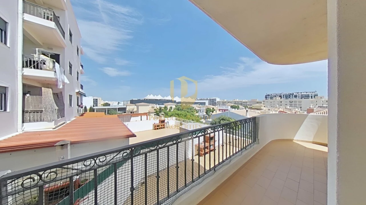 Apartamento T4 para Venda em Quelfes Foto 8