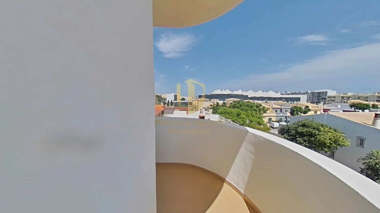 Apartamento T4 para Venda em Quelfes Foto 9