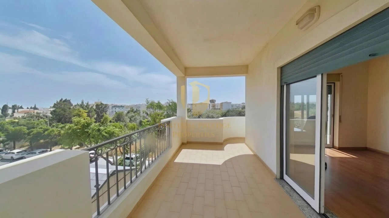 Apartamento T4 para Venda em Quelfes Foto 1