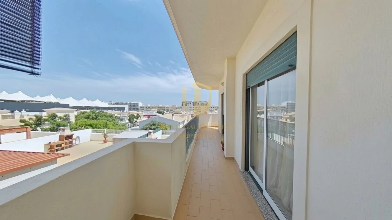 Apartamento T4 para Venda em Quelfes Foto 6