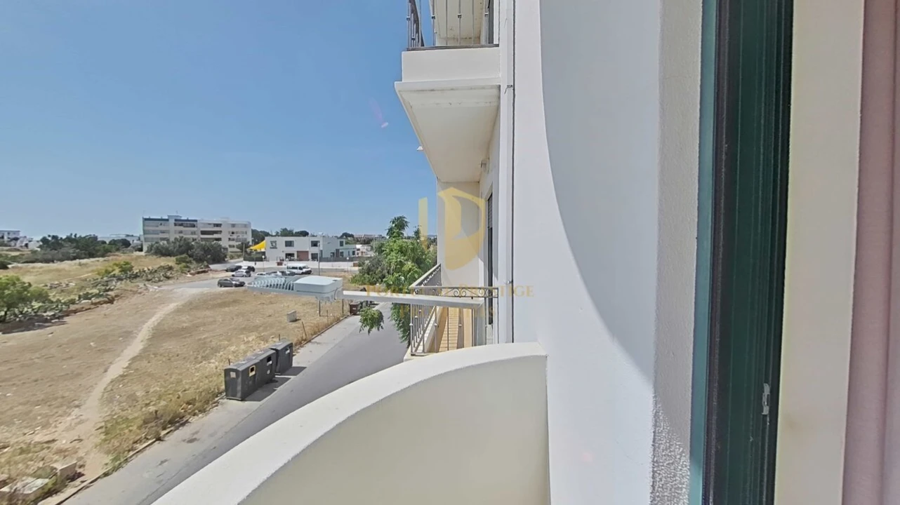 Apartamento T4 para Venda em Quelfes Foto 36