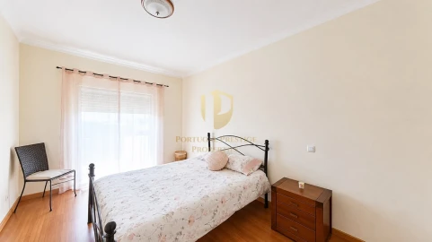 Apartamento T4 para Venda em Quelfes