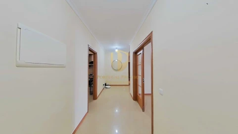 Apartamento T4 para Venda em Quelfes