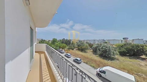 Apartamento T4 para Venda em Quelfes