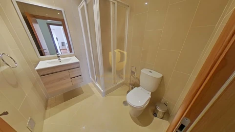 Apartamento T4 para Venda em Quelfes