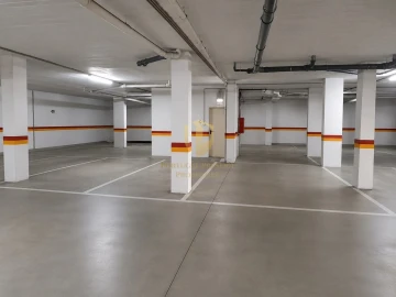 Apartamento T4 para Venda em Quelfes