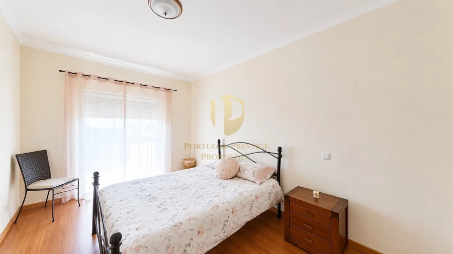 Apartamento T4 para Venda em Quelfes Foto 16