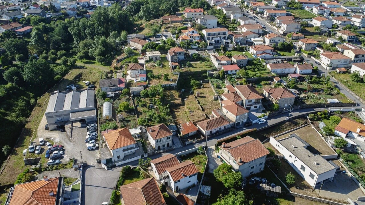 Moradia T4 para Venda em Serzedelo Foto 2