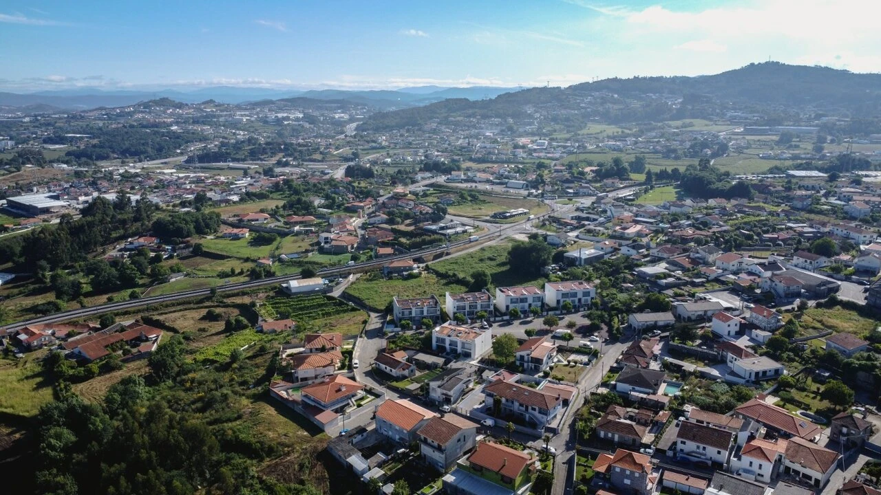 Moradia T4 para Venda em Serzedelo Foto 9