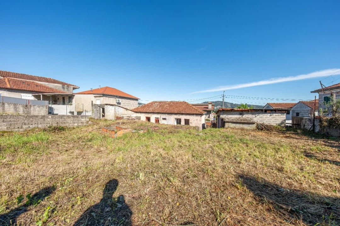 Moradia T4 para Venda em Serzedelo Foto 36
