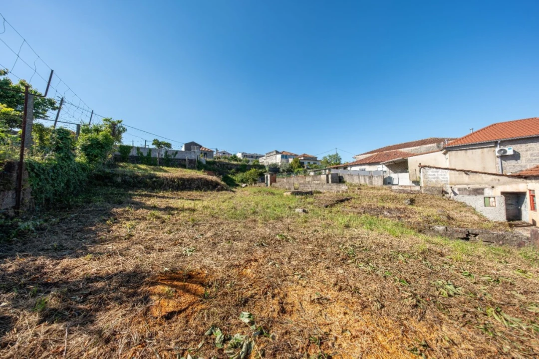 Moradia T4 para Venda em Serzedelo Foto 37