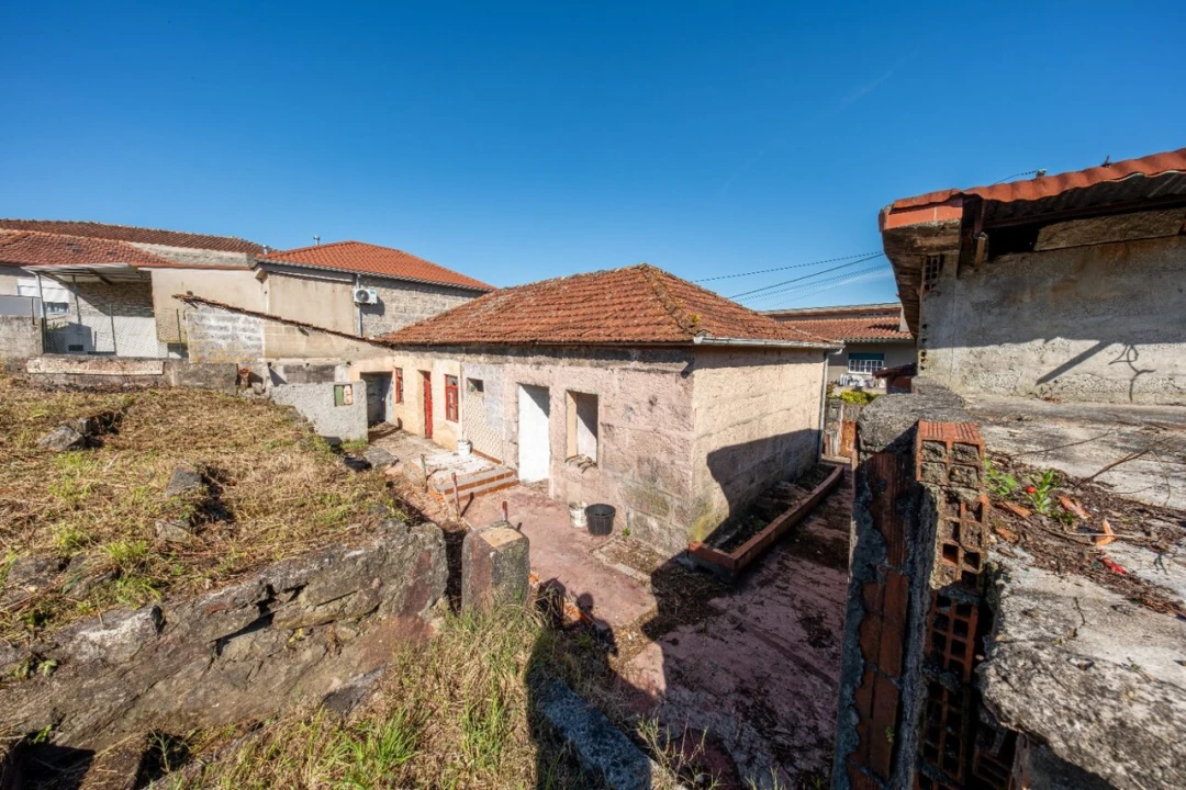 Moradia T4 para Venda em Serzedelo Foto 38